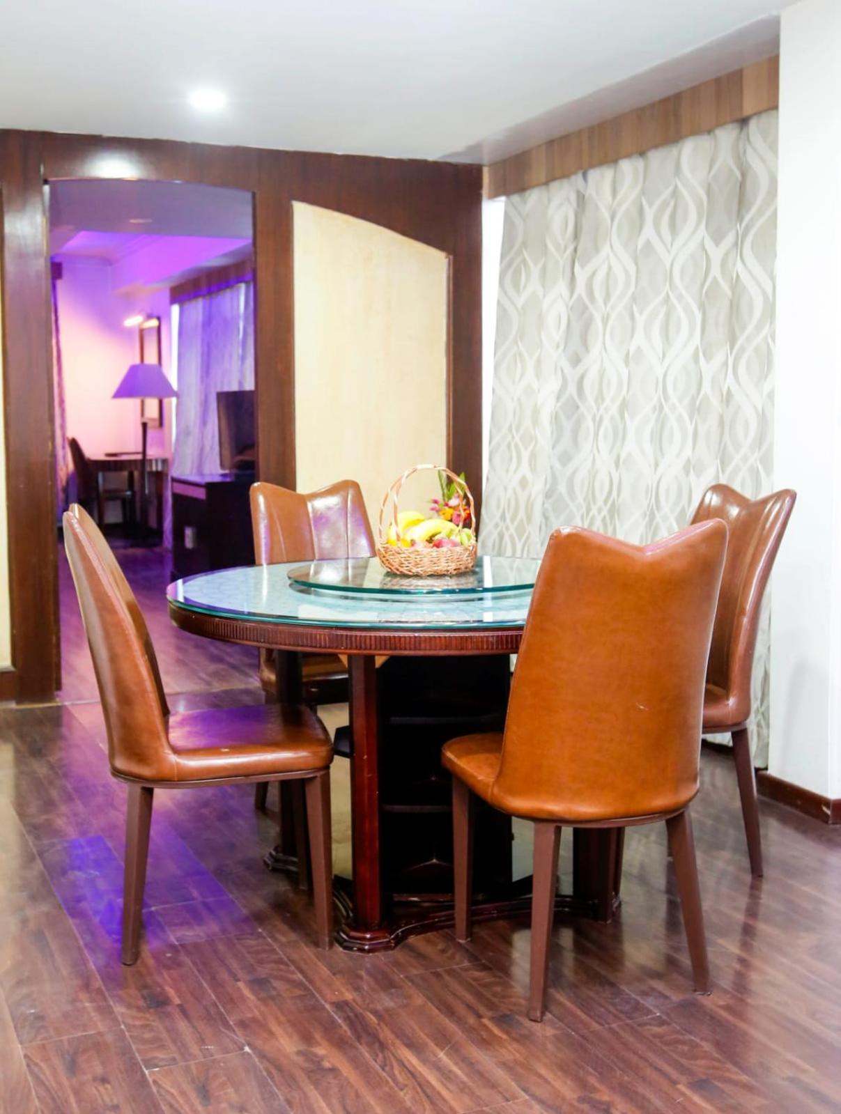 Hotel The Residency Srinagar Buitenkant foto