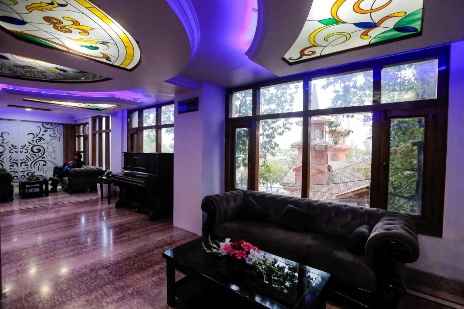 Hotel The Residency Srinagar Buitenkant foto