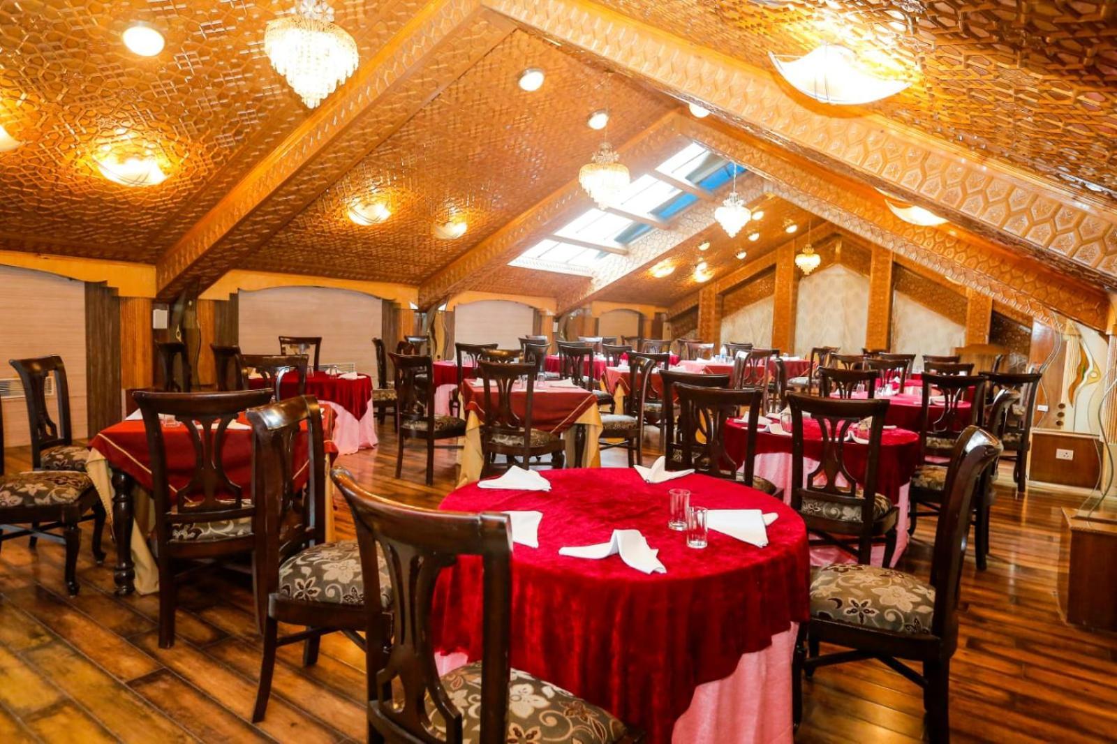 Hotel The Residency Srinagar Buitenkant foto