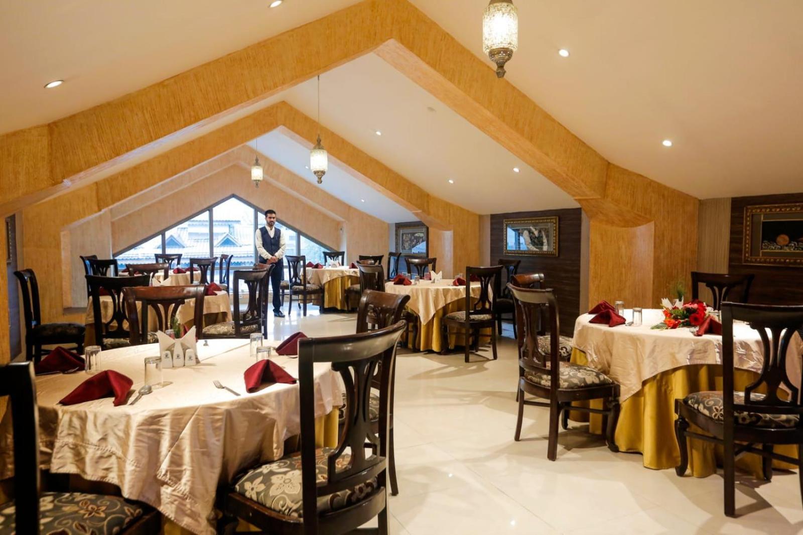 Hotel The Residency Srinagar Buitenkant foto