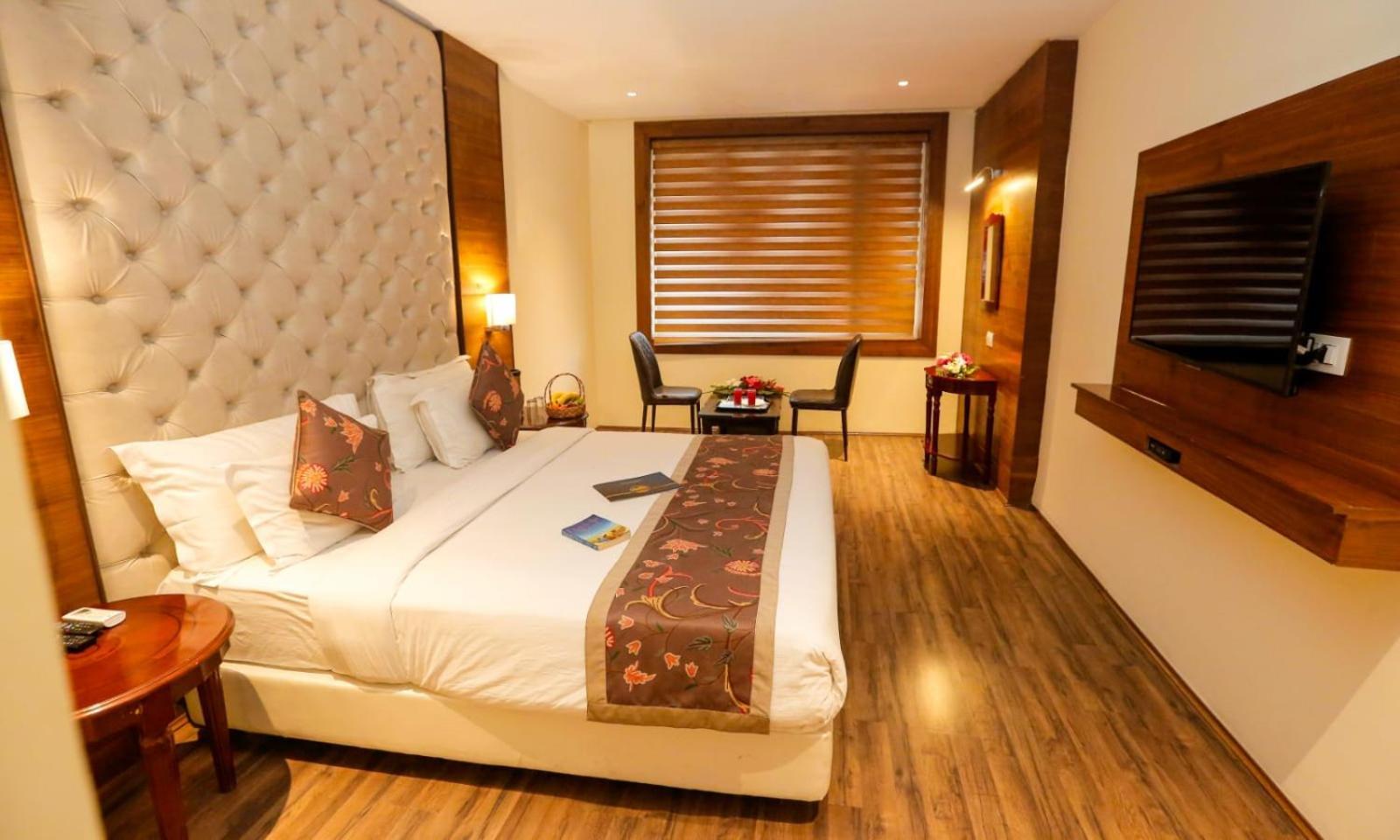 Hotel The Residency Srinagar Buitenkant foto