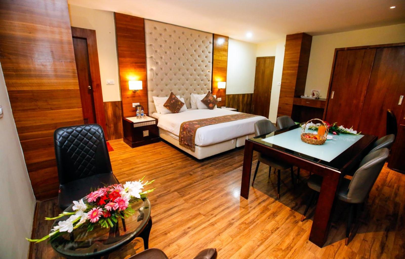 Hotel The Residency Srinagar Buitenkant foto