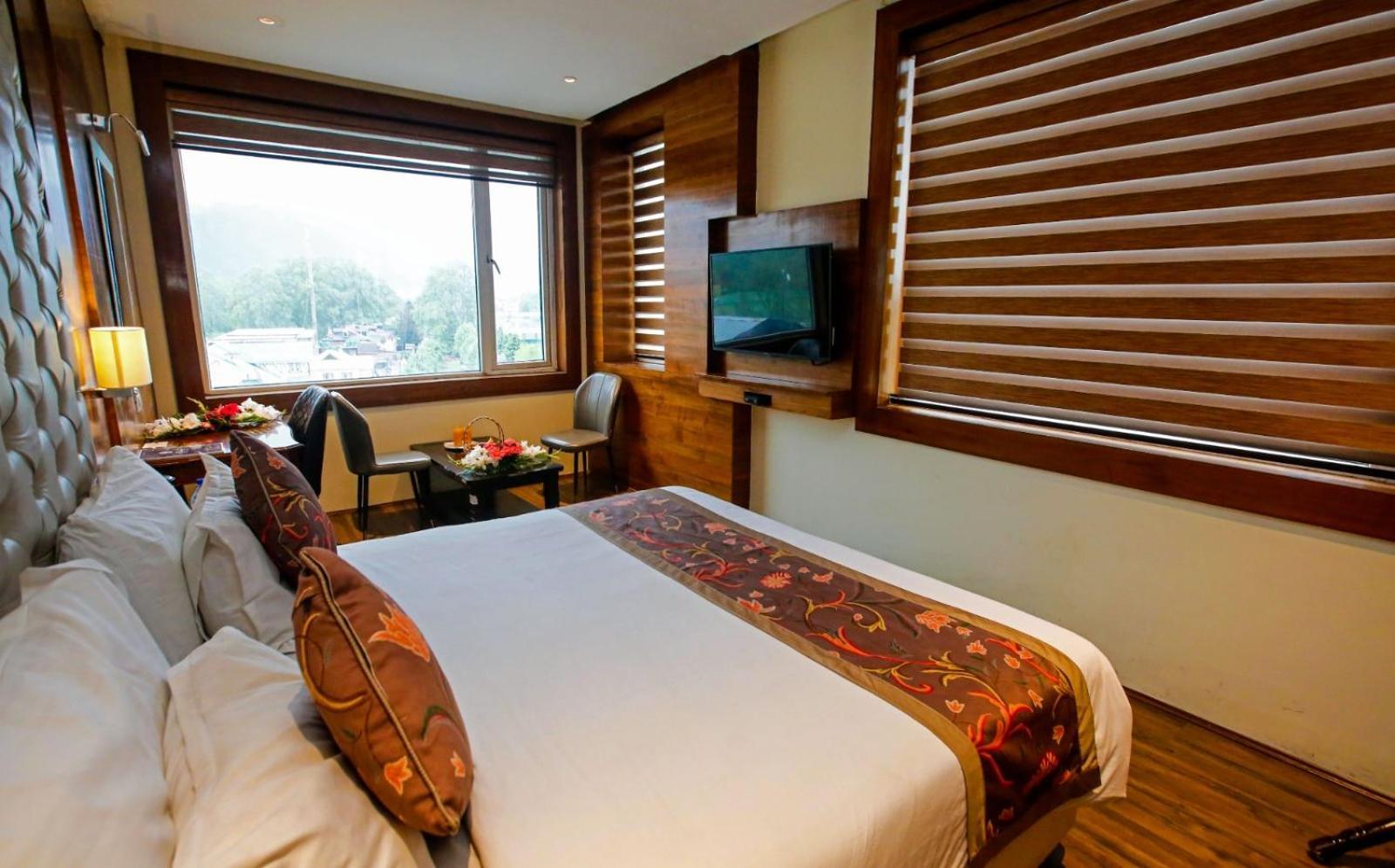Hotel The Residency Srinagar Buitenkant foto