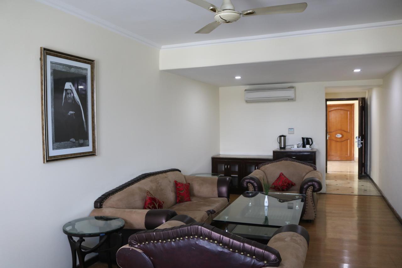 Hotel The Residency Srinagar Buitenkant foto