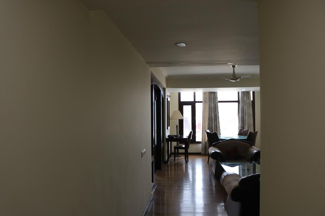Hotel The Residency Srinagar Buitenkant foto